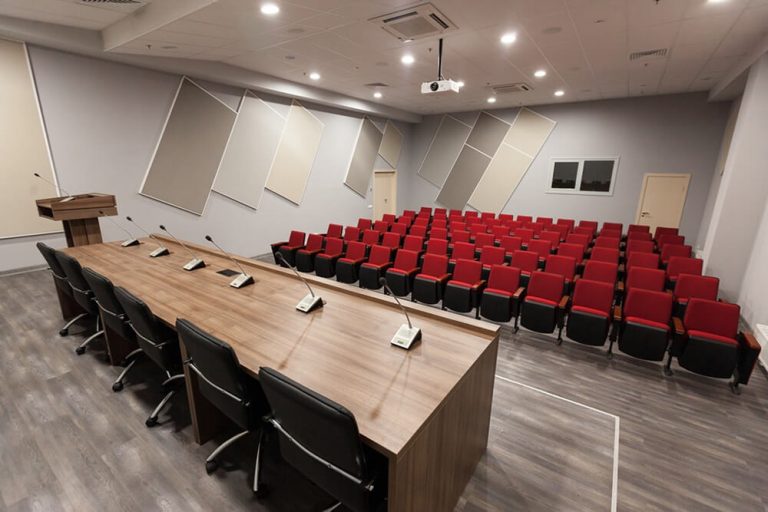 Как подобрать мебель для конференц-залов малых и больших площадей?